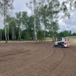 Žemės purenimas Bobcat mini krautuvu Vilniaus rajone.