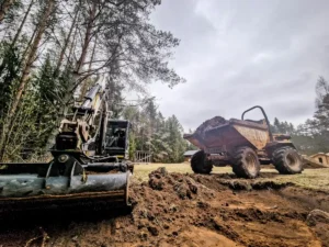 Greeneris su sunkiasvore technika pašalina derlingą dirvos sluoksnį.