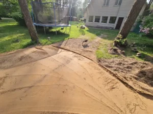 Greeneris įrengtas pagrindas keliui.